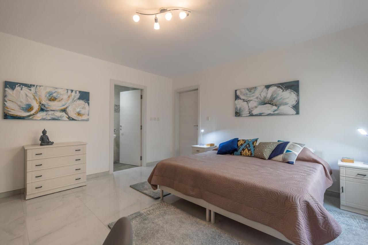 Sliema Bedrooms With Ensuite Bathrooms Exterior foto